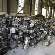 厂里有200吨废铁处理