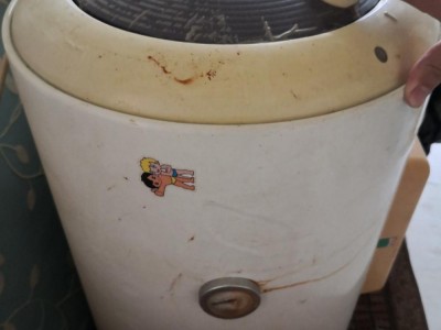 旧热水器，饮水机，电饭煲，纸箱，音箱，易拉罐等废品处理