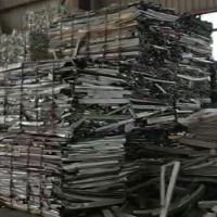 每个月几十吨打包废铝处理