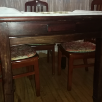 一个红木桌及两个70多年樟木箱处理