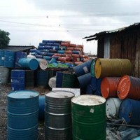青岛黄岛铁桶收购厂家高价上门回收各类铁桶