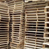 上海崇明木铲板回收厂家大量回收和出售二手木托盘