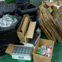 公司大量废纸板和塑料瓶处理