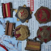 上海虹口老奖章回收多少钱问上海老像章收藏馆