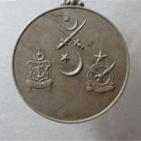 上海宝山回收纪念奖章多少钱问上海老像章收藏馆
