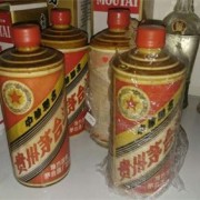 银川80年茅台酒瓶回收价格大概值多少钱一箱