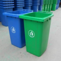 八十多个120升的塑料垃圾桶处理