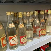 汤阴回收80年代透明玻璃瓶老郎酒回收卖多少钱价格查询