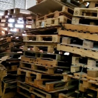 每个月四五十吨木托盘处理