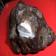 青岛玻璃陨石回收多少钱一克询问陨石个人收购 