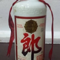 北京哪里有回收90年代老郎酒董酒的吗