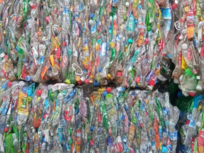 20多吨废旧塑料瓶处理
