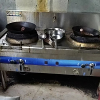 地锅鸡餐饮店不锈钢设备及物资打包处理