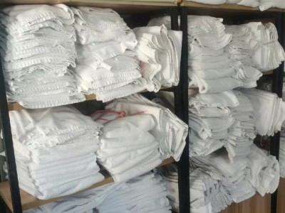 大量二手丝棉被，地巾出售