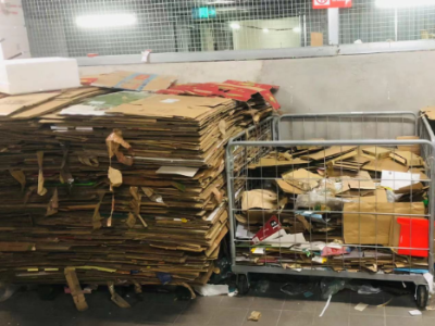 超市每个月一吨左右废纸板处理
