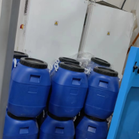 公司几百个蓝色塑料桶处理