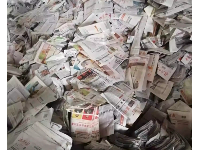 大量废旧报纸处理