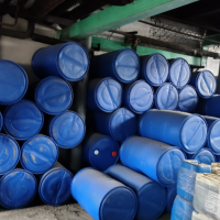 工厂五百多个塑料桶处理