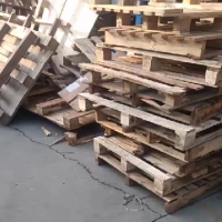 工厂每个月一批木托盘处理