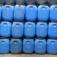 8000个蓝色塑料桶处理