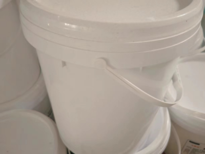 3吨多食品级白色塑料桶处理