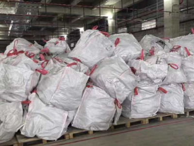 厂里每个月十几吨吨袋处理